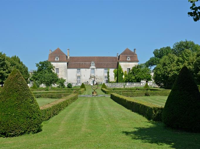 Le jardin du Château de Clauzuroux, chambres d'hôtes et location de gîtes à Champagne et Fontaine en Dordogne proche de Périgueux et d'Angoulême