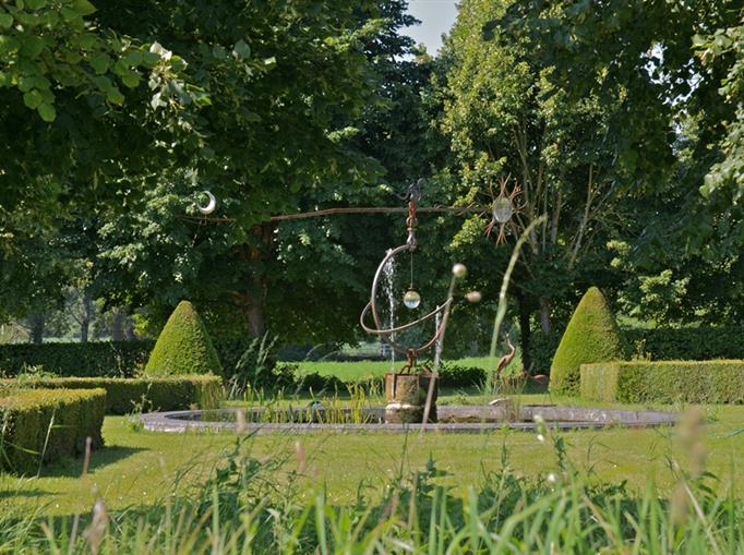 Le jardin du Château de Clauzuroux, chambres d'hôtes et location de gîtes à Champagne et Fontaine en Dordogne proche de Périgueux et d'Angoulême