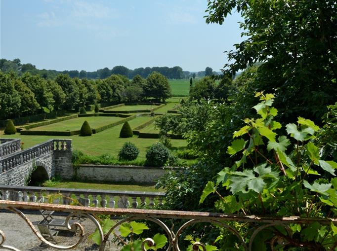 Château de Clauzuroux, chambres d'hôtes et location de gîtes avec piscine chauffée à Champagne et Fontaine en Dordogne proche de Périgueux et d'Angoulême