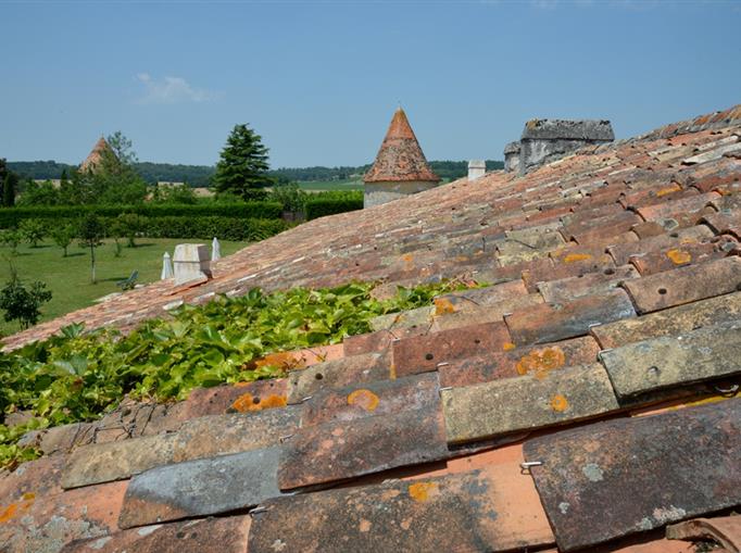 Château de Clauzuroux, chambres d'hôtes et location de gîtes avec piscine chauffée à Champagne et Fontaine en Dordogne proche de Périgueux et d'Angoulême