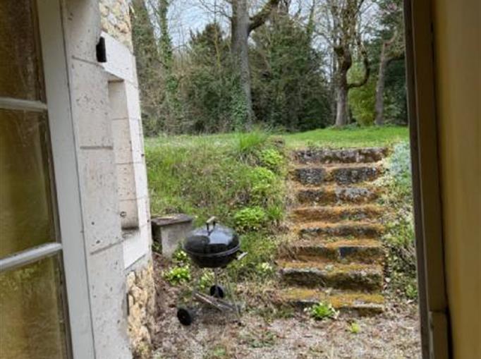 Terrase_bbq du Gîte de la Tour – Un séjour authentique au cœur du Château de Clauzuroux