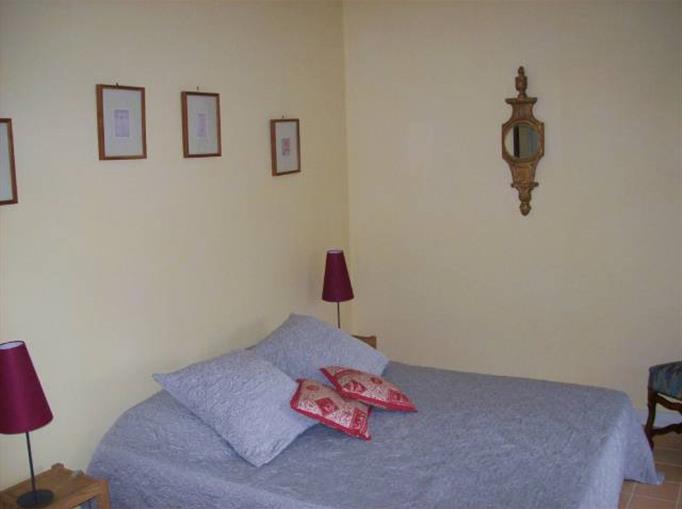 Chambre-2 du Gîte de la Tour – Un séjour authentique au cœur du Château de Clauzuroux