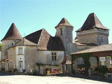 Varaignesl proche du Château de Clauzuroux, chambres d'hôtes et location de gîtes à Champagne et Fontaine en Dordogne proche de Périgueux et d'Angoulême