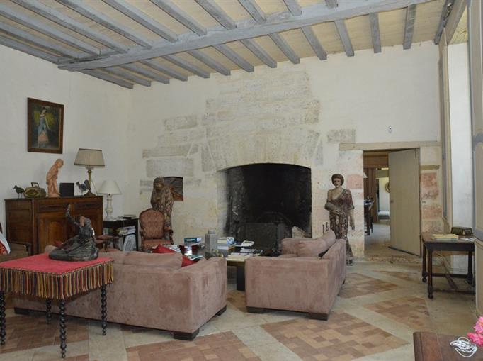 Château de Clauzuroux, chambres d'hôtes et location de gîtes avec piscine chauffée à Champagne et Fontaine en Dordogne proche de Périgueux et d'Angoulême